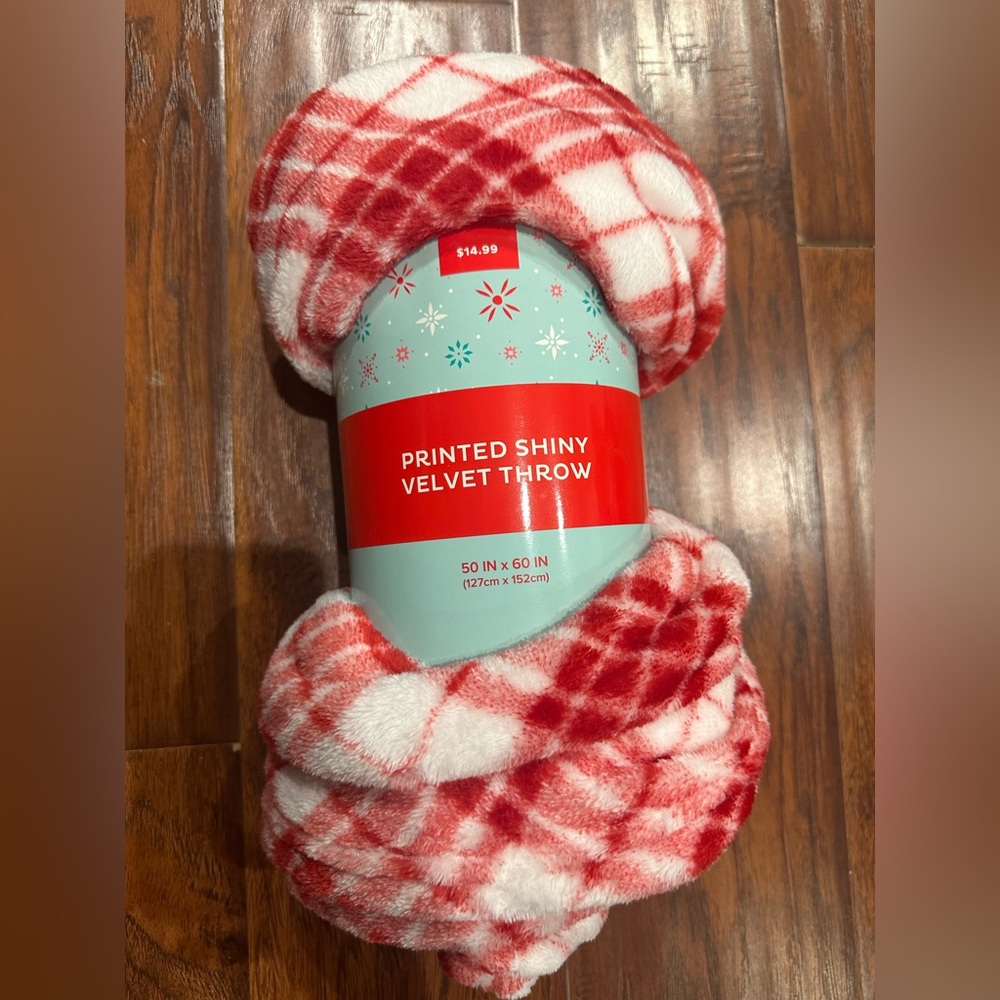 Christmas blanket 🤶🎅 super comfortable 50in x 60 in